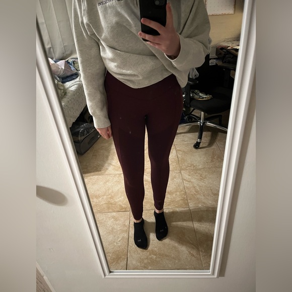 Burgundy/maroon/dark red size 6 lululemon leggings - Picture 2 of 7